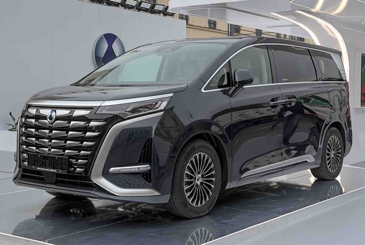 2027 Denza D9 DM-i plug-in hybrid MPV