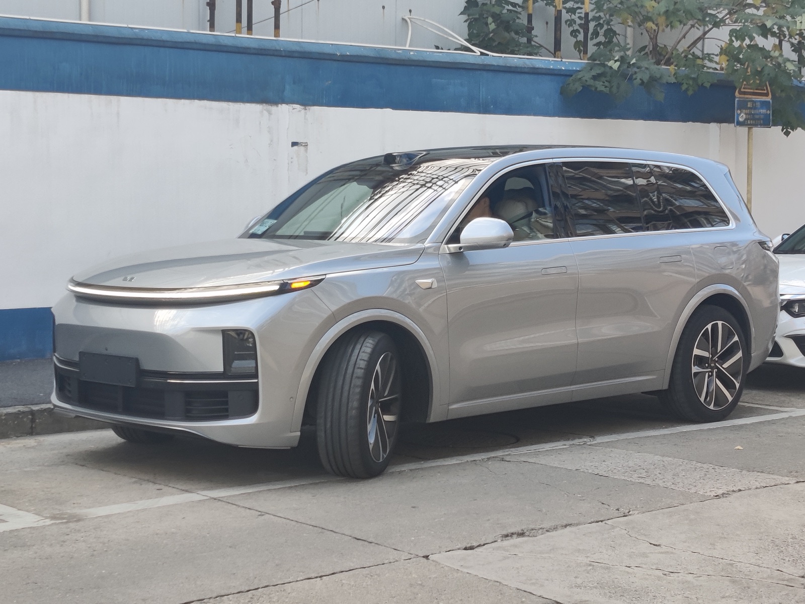 Li Auto L9, a series-hybrid extended-range EV