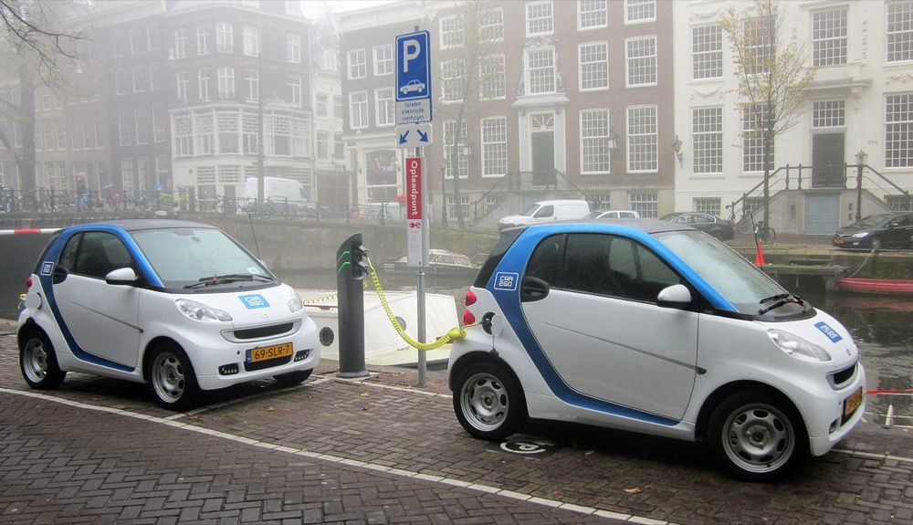 ยานพาหนะไฟฟ้า smart (Smart ED) จัดแสดง ภาพผ่าน Wikimedia Commons