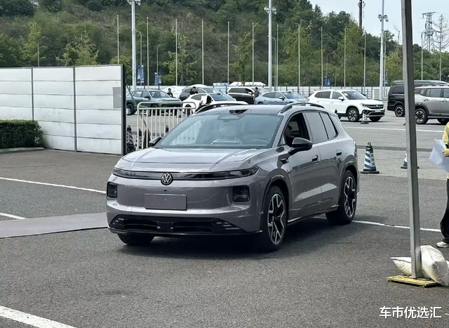 Volkswagen ID.AURA T6