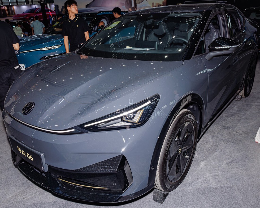 2026 Volkswagen ID.UNYX 06 (Yunyx 06) on display in China